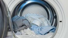 9 أشياء تجنبي تنظيفها في غسّالة الملابس