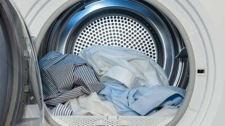 9 أشياء تجنبي تنظيفها في غسّالة الملابس