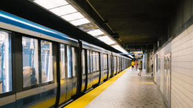 شاهد ماذا حصل بين مؤيدة لإسرائيل ومناصرين للقضية الفلسطينية في مترو كندا!