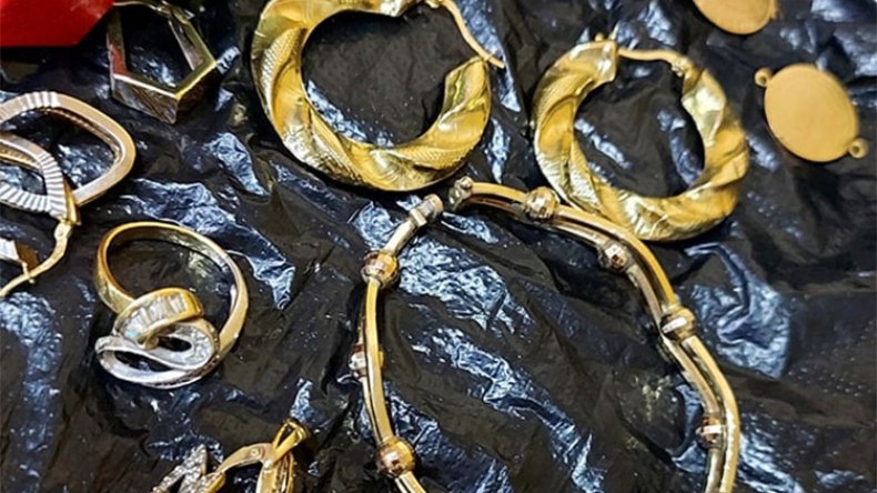 نساء وهران يتبرعن بحليهن تضامنا مع أهلنا في غزة