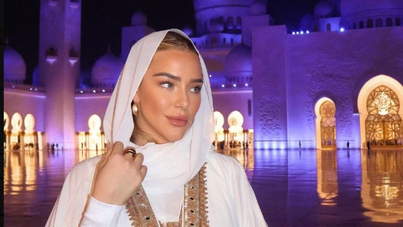 زوجة محرز تكشف عن موقف محرج تعرضت له في السعودية!