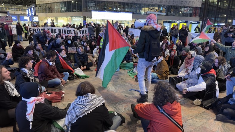 Pays-Bas: Sit-in dans 13 gares en soutien à la Palestine