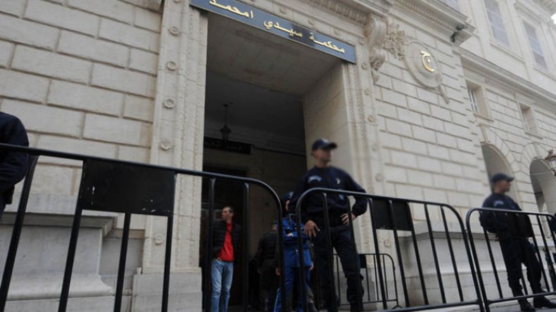 حبس 12 إطارا بالمؤسسة الوطنية لإنتاج الأنابيب