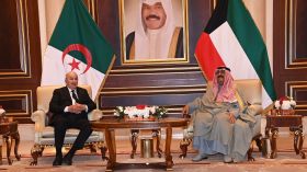 الرئيس تبون يجري مكالمة هاتفية مع ولي عهد الكويت