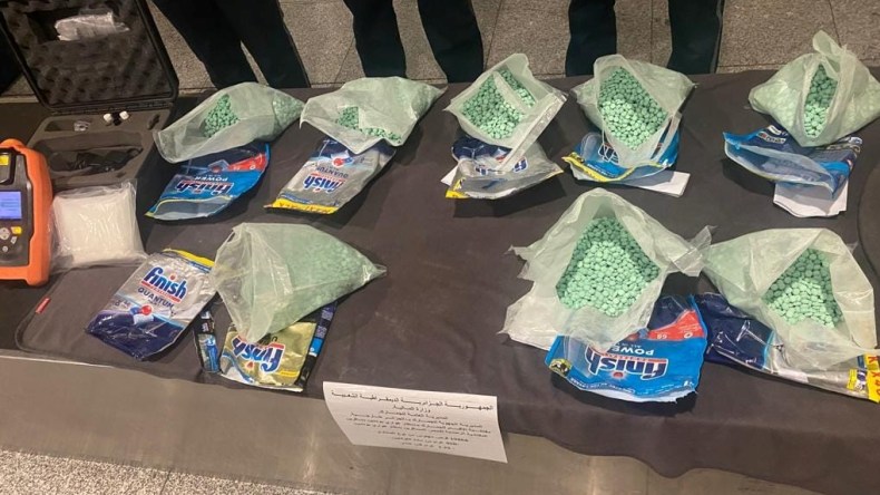 جمارك.. هذا ما تم حجزه في رحلتين جويتين دوليتين