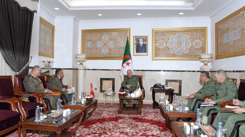 محادثات بين الفريق أول شنقريحة ورئيس أركان الجيش البري التونسي