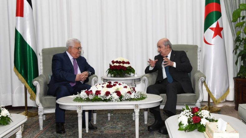 رئيس الجمهورية يتلقى رسالة خطية من الرئيس الفلسطيني