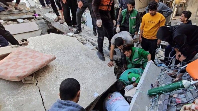 غزة.. 100 شهيد في قصف صهيوني لمنزل يؤوي عائلات      