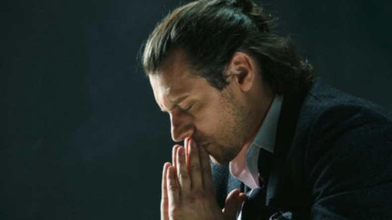 أين تذهب مآسيهم وأحزانهم؟.. الرجال لا يبكون ولا يحدثون بمشاعرهم