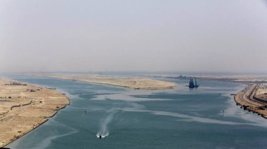 L’Égypte revoit à la hausse les frais de transit du canal de Suez