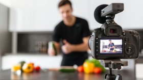 المقاول الذاتي “تقنّن” نشاط صنّاع المحتوى