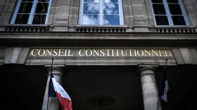 المجلس الدستوري الفرنسي يسقط ثلث مواد قانون الهجرة