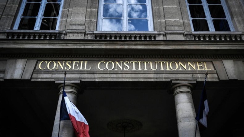 المجلس الدستوري الفرنسي يسقط ثلث مواد قانون الهجرة
