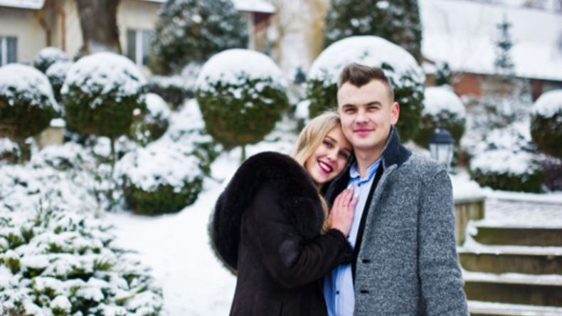 لماذا يعتبر الشتاء فصل الرومانسية والتكبيل العاطفي؟