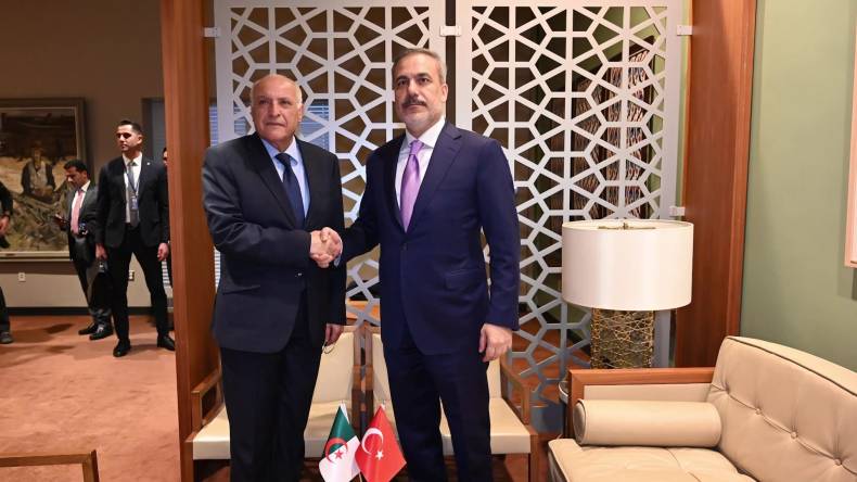 عطاف يتحادث مع نظرائه من فرنسا وتركيا والنمسا وسويسرا