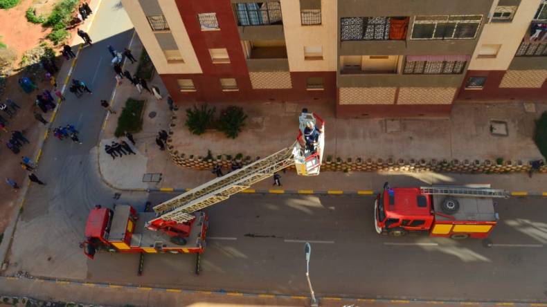 وهران: إخماد حريق نشب في مسكن بعمارة من 9 طوابق (صور)