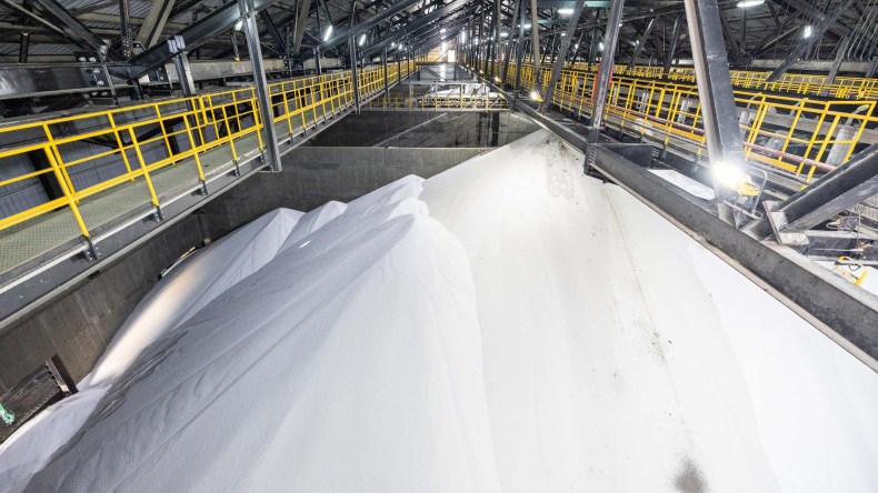 الجزائر تقدّم 16 طنا من الأسمدة هبة لكينيا