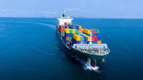 استثناء الشحن البحري والتأخيرات من ضريبة التوطين البنكي