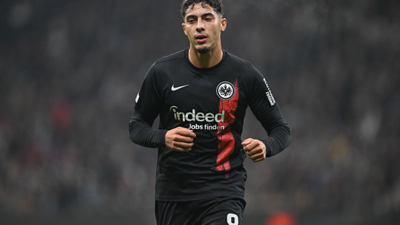 فارس شعيبي ينافس على جائزة لاعب الشهر بآينتراخت فرانكفورت