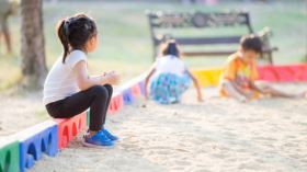 الخجل والانطوائية عند الأطفال .. سلوك وراثي أم زراعة أولياء؟