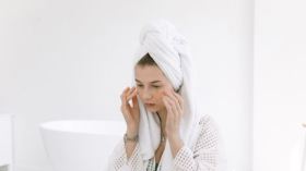أشهر مشاكل البشرة بعد الوضع .. وهذه نصائح الخبراء للتمتع بالنضارة والصفاء