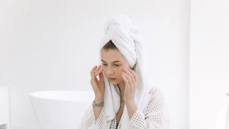 أشهر مشاكل البشرة بعد الوضع .. وهذه نصائح الخبراء للتمتع بالنضارة والصفاء