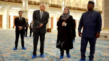 Le président de la République de Sierra Leone visite Djamaâ El-Djazaïr