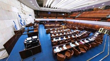 Des familles d’otages prennent d’assaut la Knesset