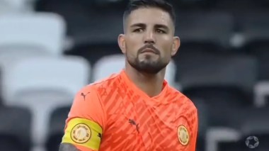 Delort s’effondre sur le terrain, tout le monde horrifié (VIDEO)