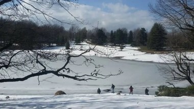 Intempéries: des routes coupées, plusieurs personnes secourues
