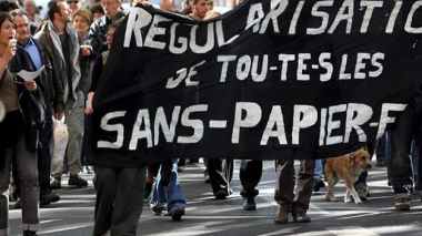 France: 10 000 sans-papiers seront régularisés!