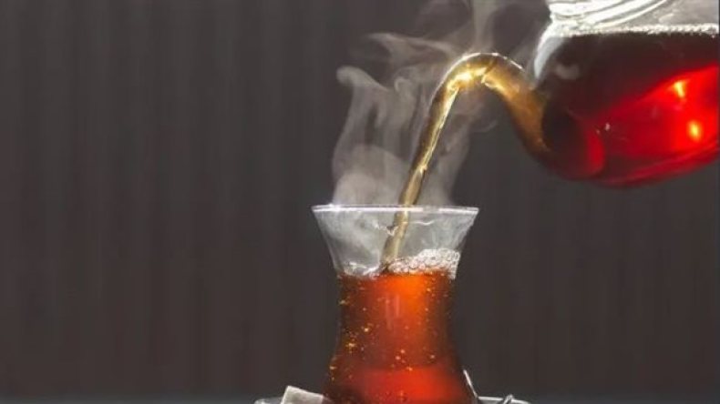 عالمة أمريكية تثير غضب البريطانيين بشأن إضافة تراها مهمة لفنجان الشاي!