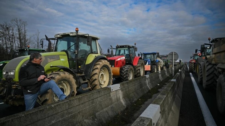 Les agriculteurs annoncent bloquer Paris!