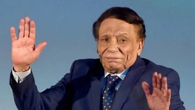 عادل إمام وحيد بعد اعتزاله الفن
