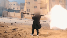 المقاتل الأنيق يتصدر الترند بعد تدميره لدبابة من المسافة صفر.. ما قصة روبن هود الفلسطيني؟