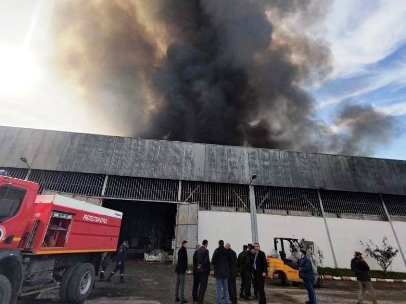 Incendie à l’unité de stockage de lait de Bourguiga (Tipasa): poursuite des opérations d’extinction pour le 2e jour consécutif