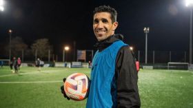 أكرور يلعب مباراة رسمية بِعمر 49 سنة و181 يوم!