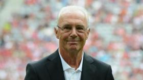 وفاة أسطورة الكرة الألمانية “بيكنباور”