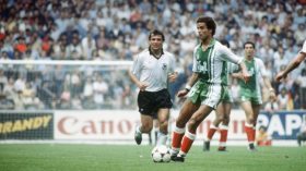 بِالفيديو: لمّا واجه بلومي مُنافسه بيكنباور وسجّل ضدّه هدفا