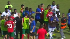 بِالفيديو: مباراة المغرب والكونغو تحوّلت إلى حلبة للملاكمة