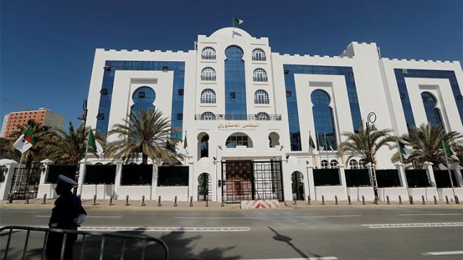 الفصل في المراسيم التنفيذية من صلاحيات القضاء الإداري
