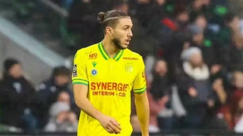 حجام في طريقه إلى هذا النّادي