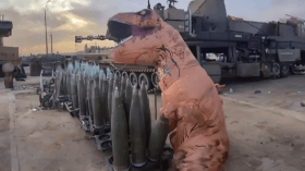 ديناصور راقص يقصف غزة.. فيديو ساخر يثير غضبا واسعا هذه قصته!