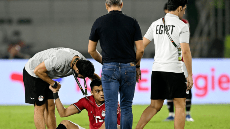 نجم الكرة المصرية السابق يعلّق بعد إقصاء “الفراعنة” من الكان