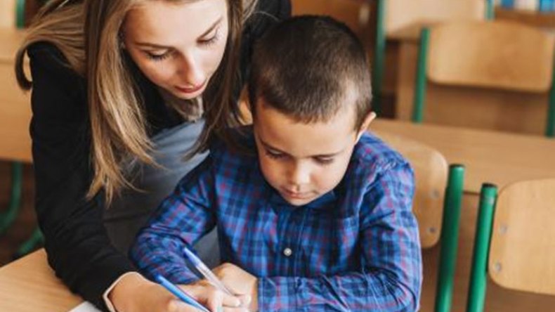 علاقة التربية التقليدية بالعادات الخاطئة