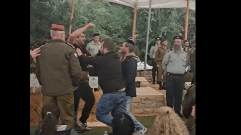 فيديو لشقيق جندي إسرائيلي يهاجم بيني غانتس.. شاهد ما قاله!