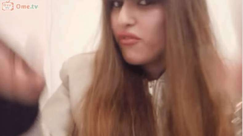 بالفيديو.. مجندة إسرائيلية تتباهى أمام يوتيوبر أمريكي بقتل أطفال فلسطينيين وهكذا رد عليها!