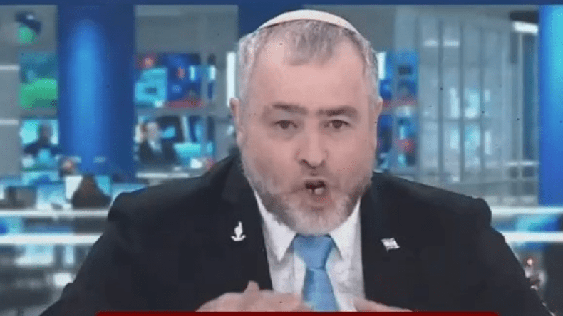 بالفيديو.. تصريحات مستفزة لصحفي إسرائيلي بشأن هدم المنازل في غزة!