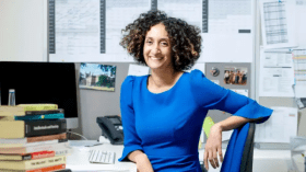 بعدما منعت التلاميذ المسلمين من الصلاة.. ماذا حصل مع مديرة مدرسة بريطانية؟