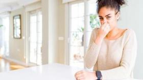 تعانين من رائحة الرطوبة في بيتك؟.. إليك طرق التخص منها